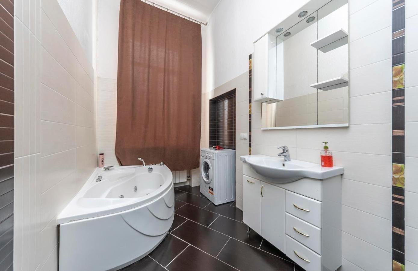 Comfortable Apartment On Mikhaylovskiy Lane Kyjev Exteriér fotografie